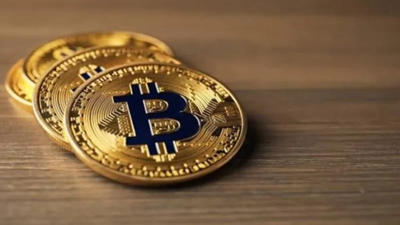 Bitcoin Dips Under $84,000 Amid $487M in Long Liquidations